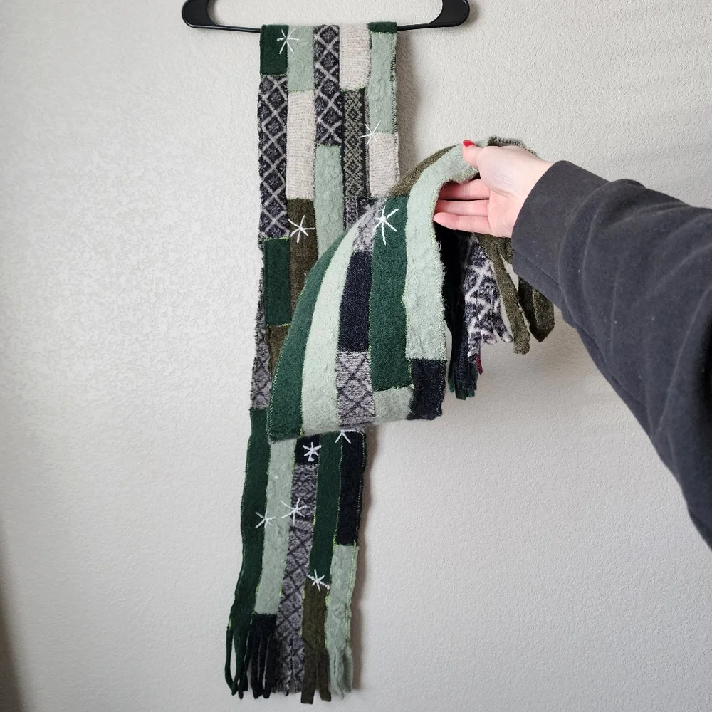 VINTAGE Patchwork quilted‎ tassel scarf in green black